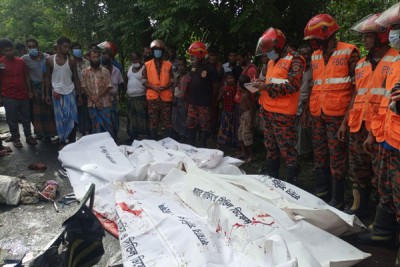 বাগেরহাটে ৭ জন নিহতের ঘটনায় পিকআপ চালকের নামে মামলা